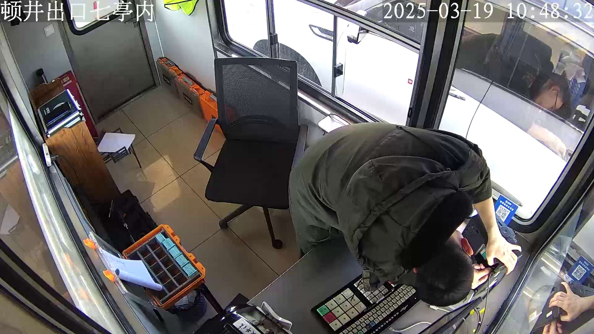 顿井出口七亭内 (服务器)_001_2025-03-19-10-48-32.jpg 顿井出口七亭内 (服务器)_001_2025-03-19-10-48-32.jpg